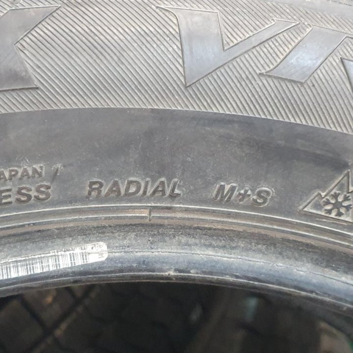 215/55/17 Bridgestone VRX (2018 год).