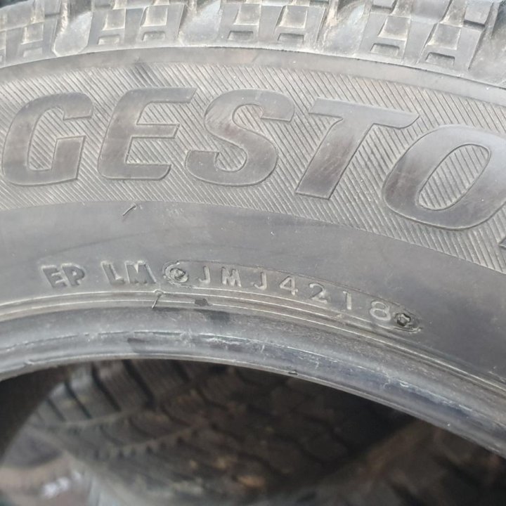 215/55/17 Bridgestone VRX (2018 год).