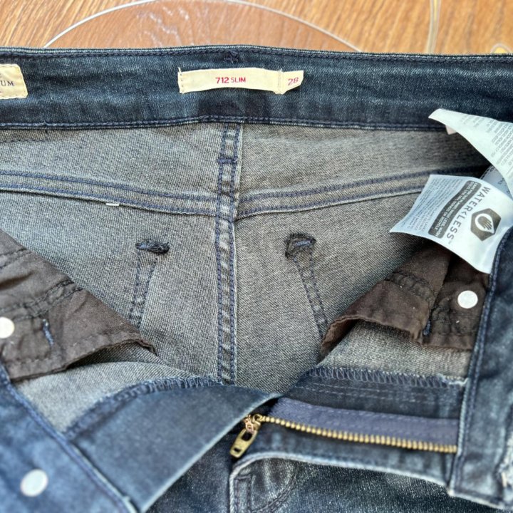 Джинсы Levi’s 712 28/32