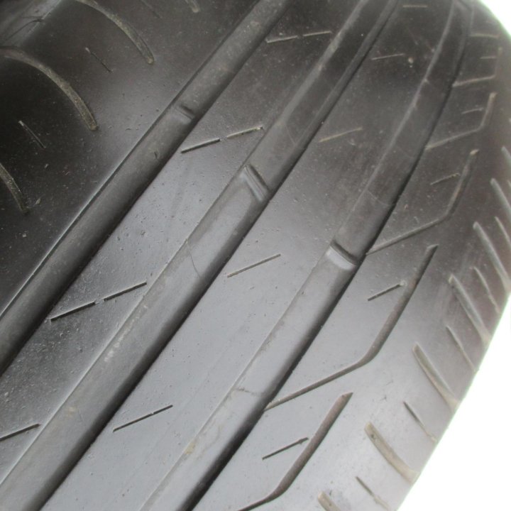 2шт. 215 \ 55 R17 Bridgestone Turanza T001