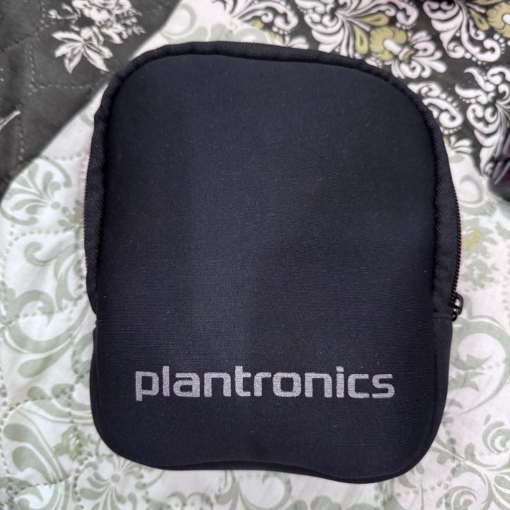 Беспроводные наушники Plantronics Voyager Focus UC