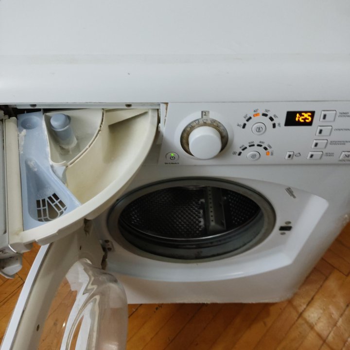 Стиральная Hotpoint Ariston 5 кг 1200 об