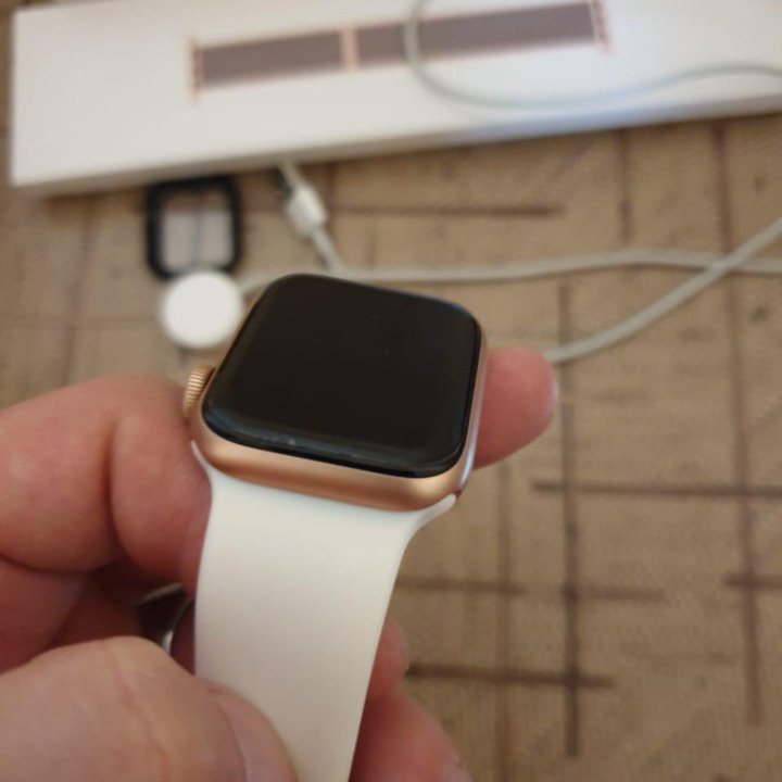 iPhone 11 + Apple Watch 4 40mm