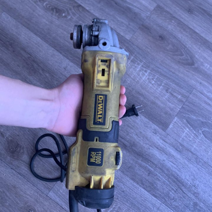 Болгарка dewalt