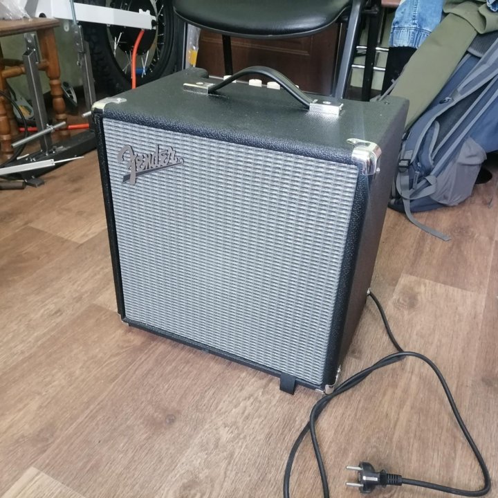 Басовый комбоусилитель Fender rumble 25 COMBO.