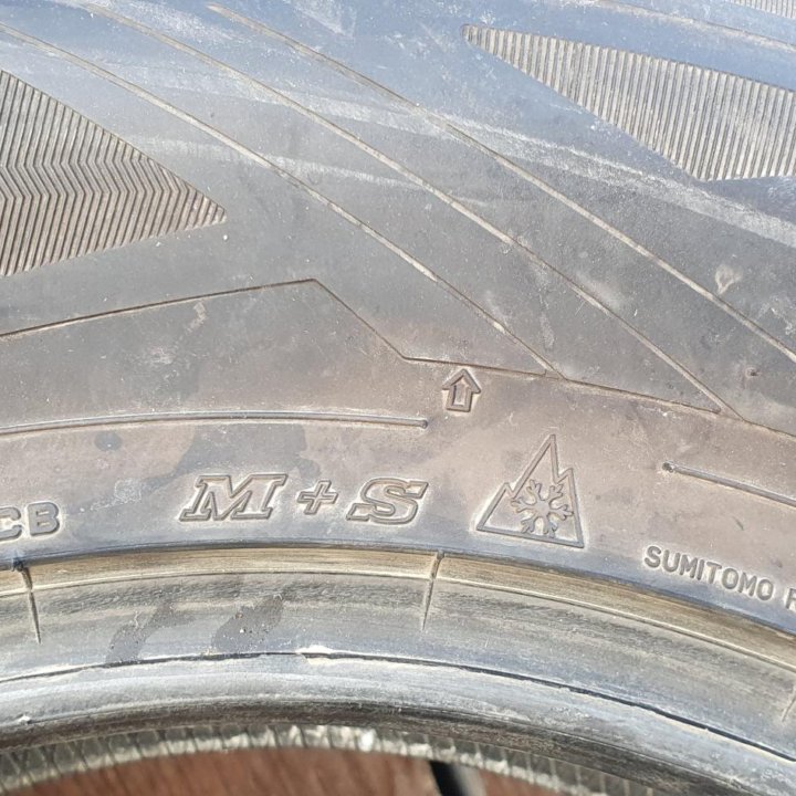 215/70/16 Dunlop WinterMaxxSJ8 (2014 год).