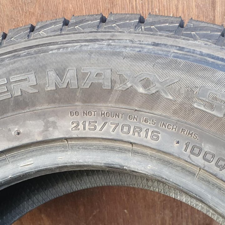 215/70/16 Dunlop WinterMaxxSJ8 (2014 год).