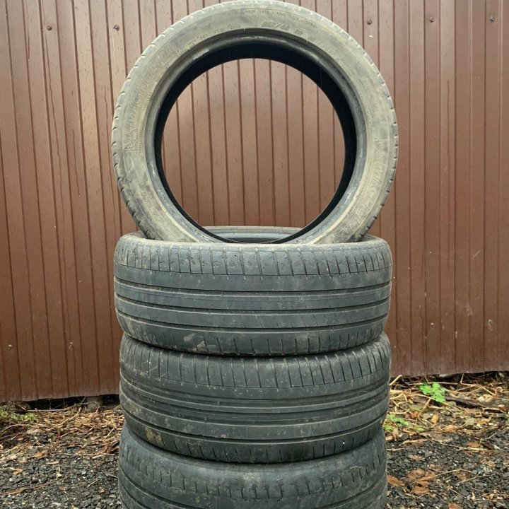 Michelin 235/45 R18