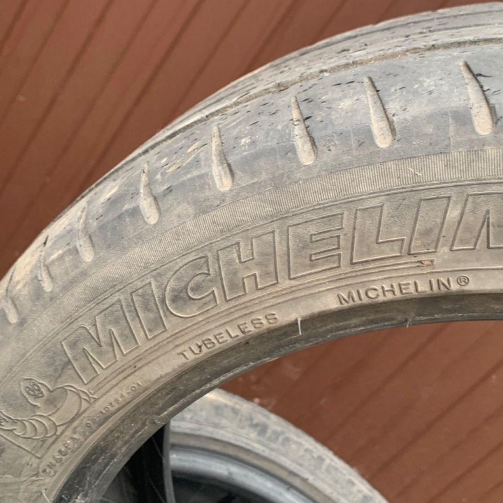 Michelin 235/45 R18