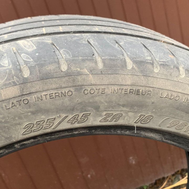 Michelin 235/45 R18