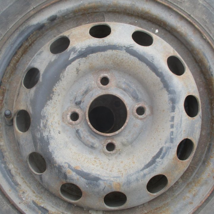 2шт. 185 \ 70 R14 Pirelli на дисках