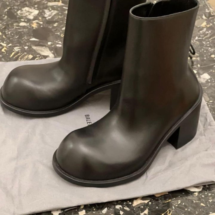 Balenciaga новые ботинки