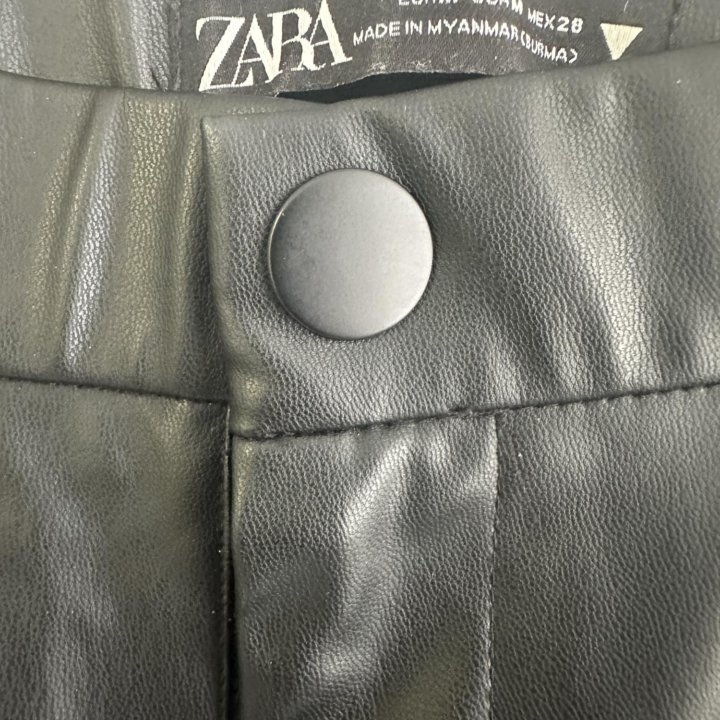 Кожаные брюки Zara M