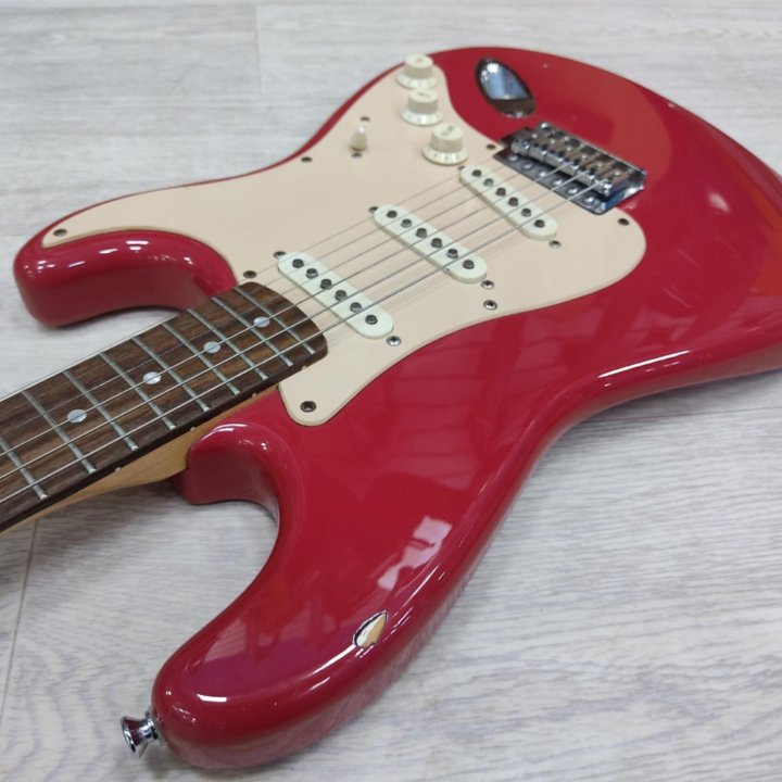 Электрогитара Fender Squier Bullet Strat Красный