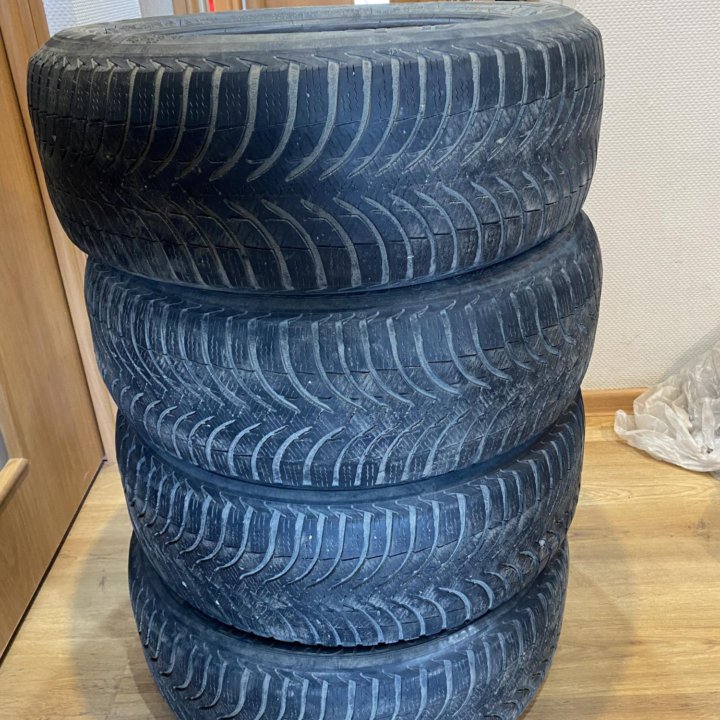 Всесезонная резина R16 205/55 Michelin Alpine