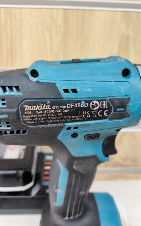 Шуруповерт Makita DF488D