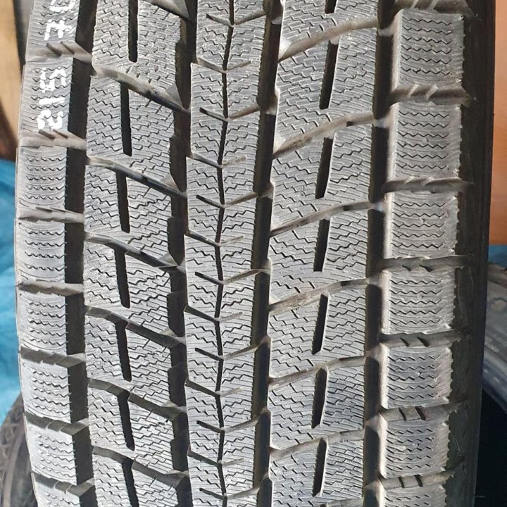 215/70/16 Dunlop WinterMaxxSJ8 (2014 год).