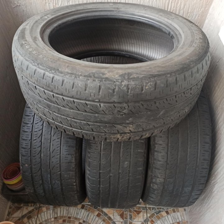 Комплект отличных шин почти даром 235/55 R17