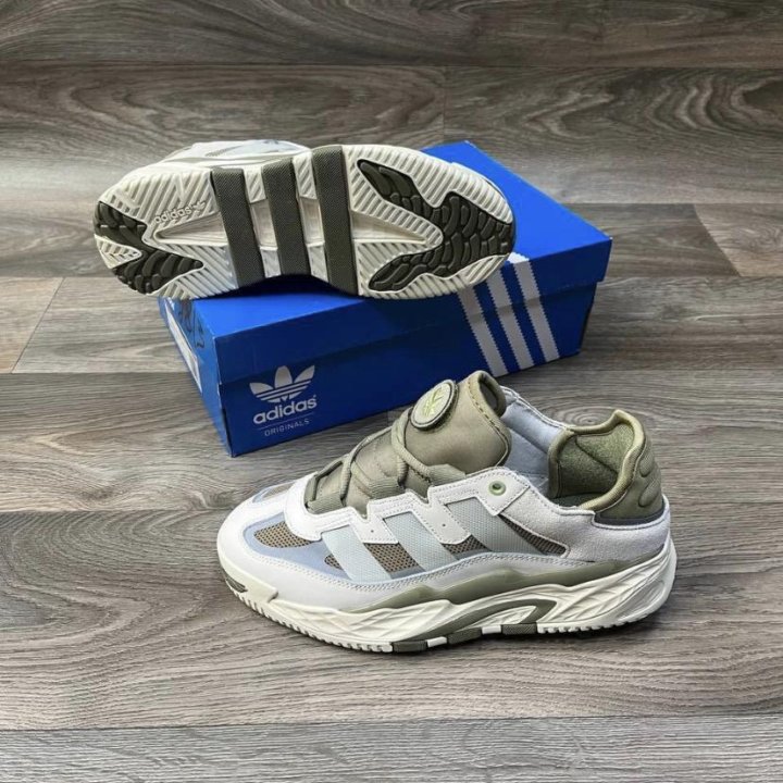 Кроссовки Adidas