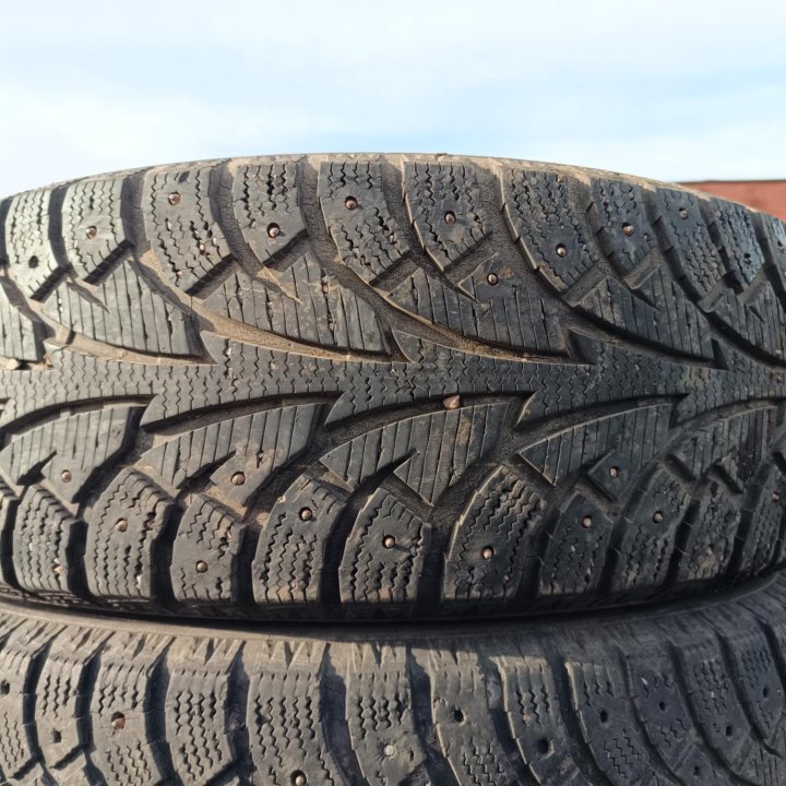 Hankook Winter i*Pike W409, 215/60/17