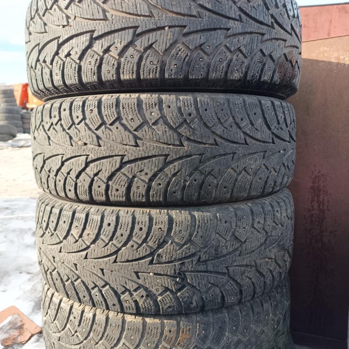 Hankook Winter i*Pike W409, 215/60/17