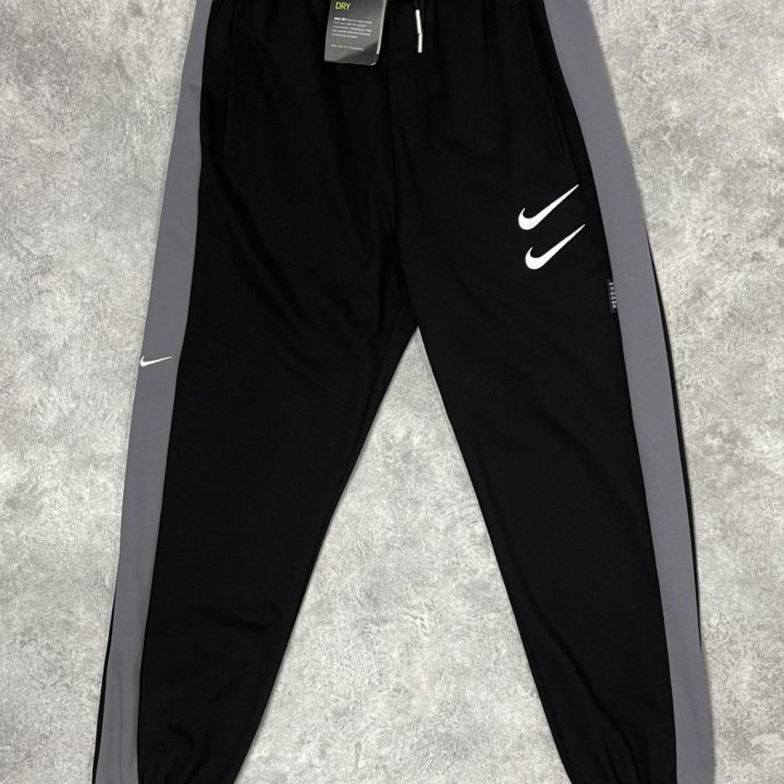 Спортивные штаны Nike swoosh