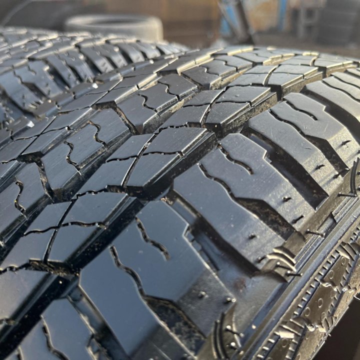 Лето Roadstone Roadian AT 4X4 RA7 205/70 R15 96T