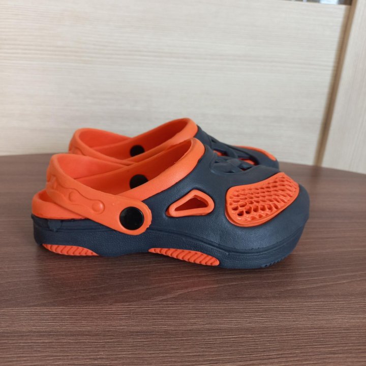 Сланцы ( Crocs)