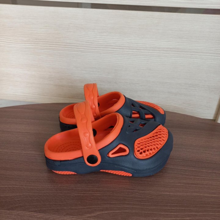 Сланцы ( Crocs)