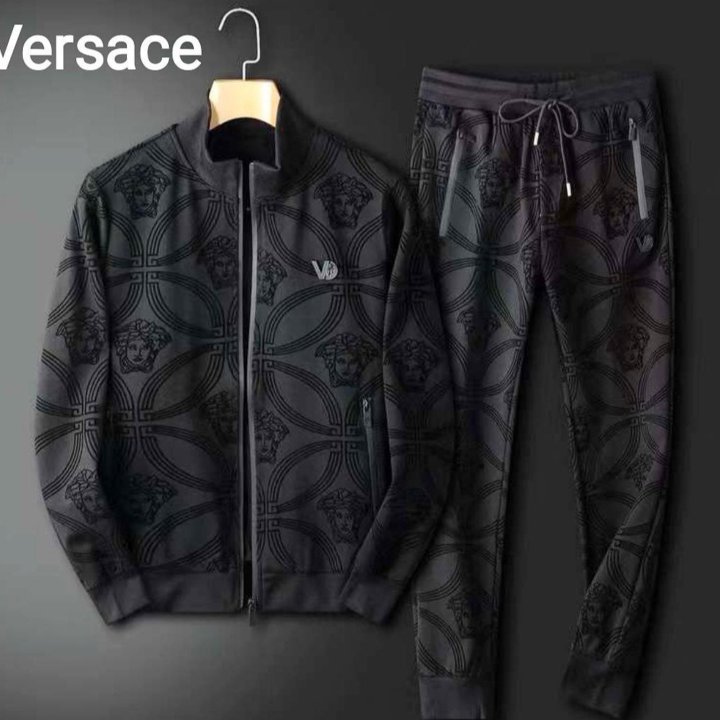 Костюмы Versace