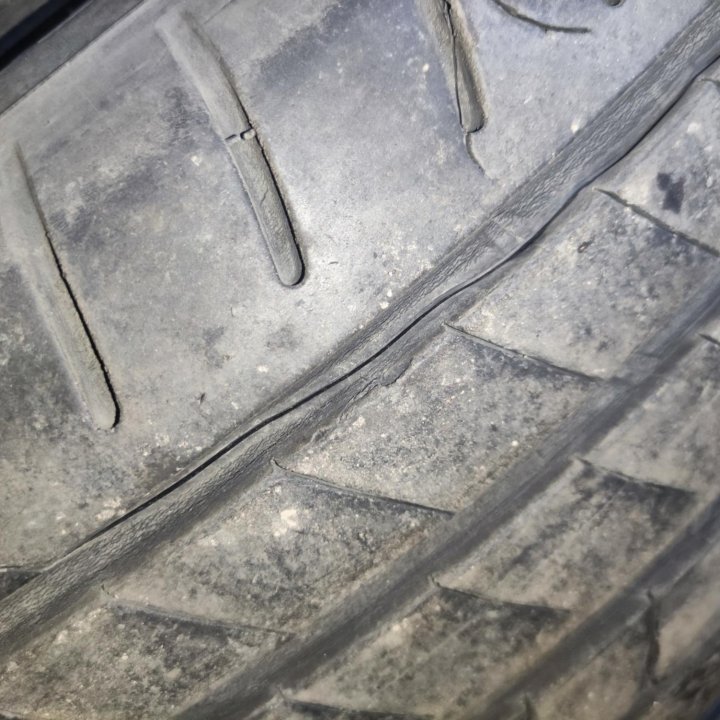 Шины лето Bridgestone 245/50 19R