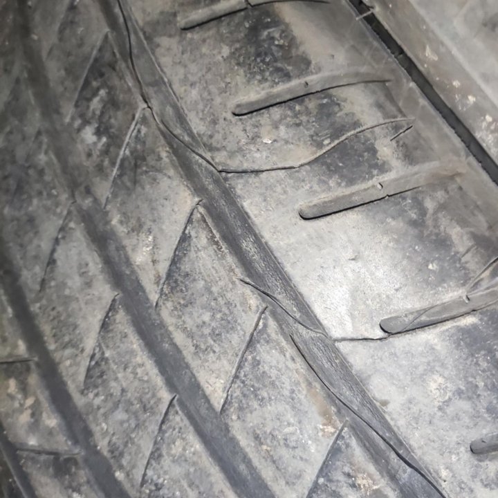 Шины лето Bridgestone 245/50 19R