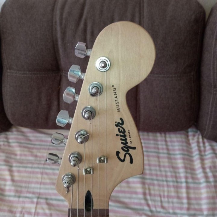 Электрогитара Squier Mustang