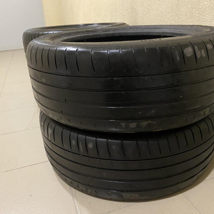 Michelin Pilot Sport 4 215/50 R17 95Y