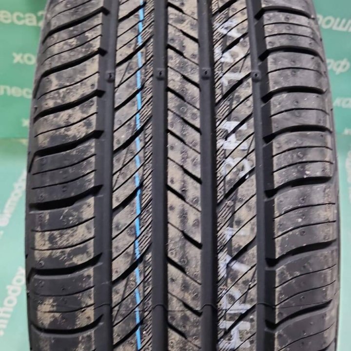 215/70 R16 Kumho Crugen HP71 летние