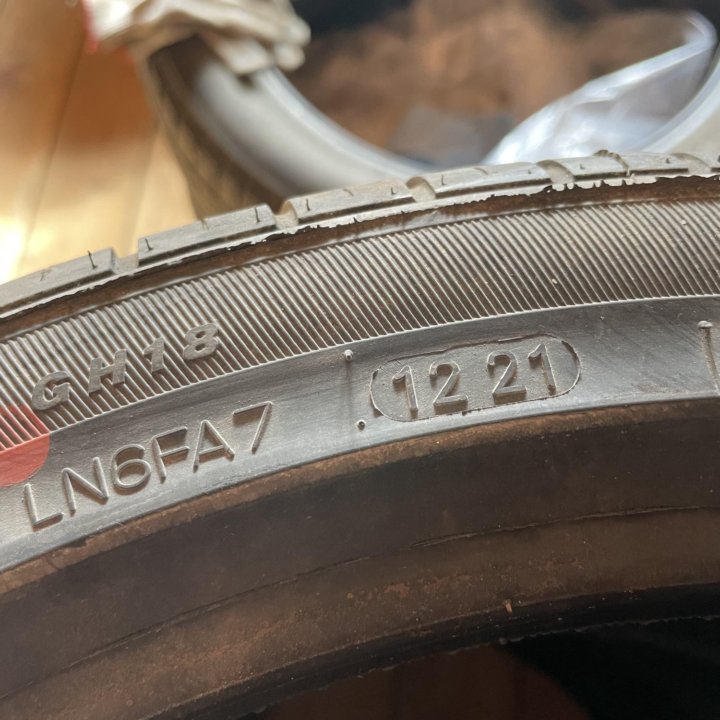 Продам новую летнюю резину 225/40 R19