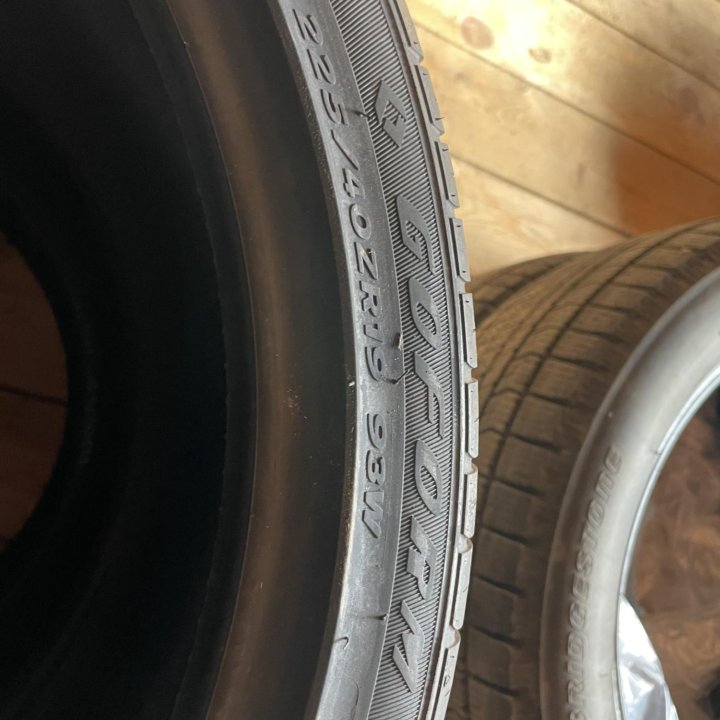 Продам новую летнюю резину 225/40 R19