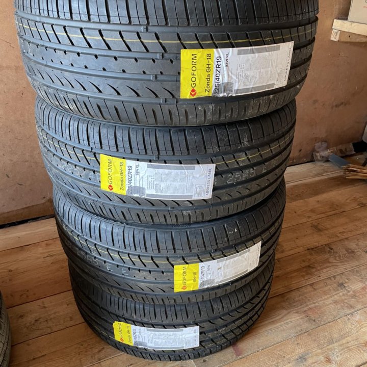 Продам новую летнюю резину 225/40 R19