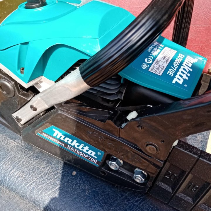 Бензопила MAKITA EA7900P70E