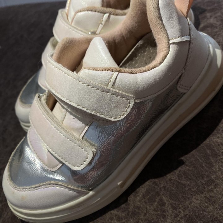 Кроссовки на девочку