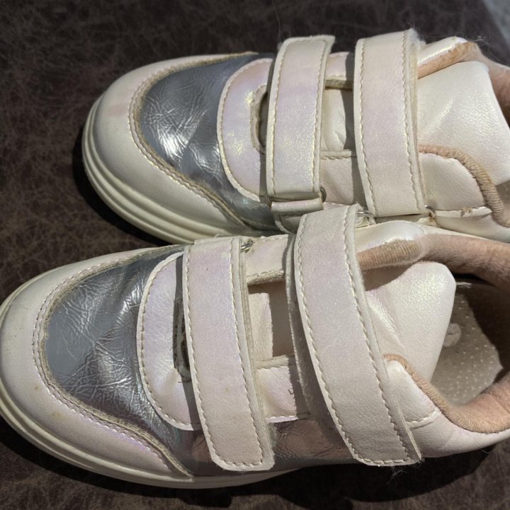 Кроссовки на девочку