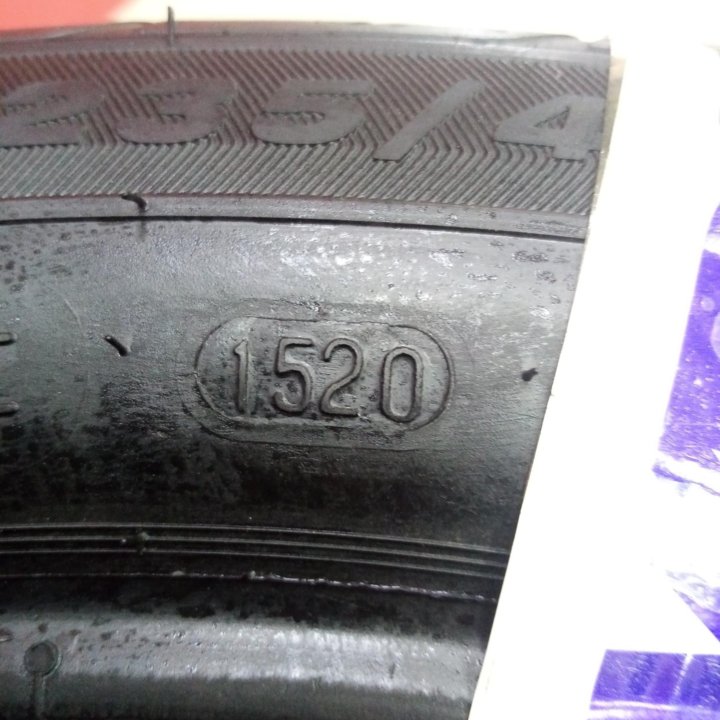 235/45R17 Viatti V-130