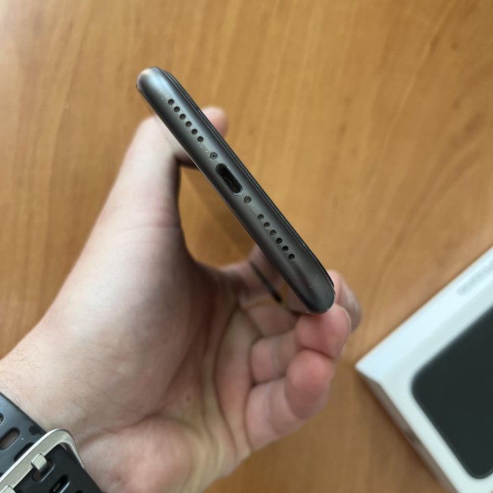 iPhone 11  128 gb АКБ 85%