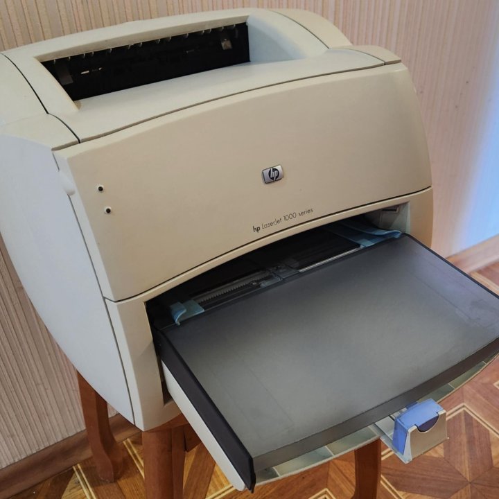 Лазерный принтер HP LaserJet 1000