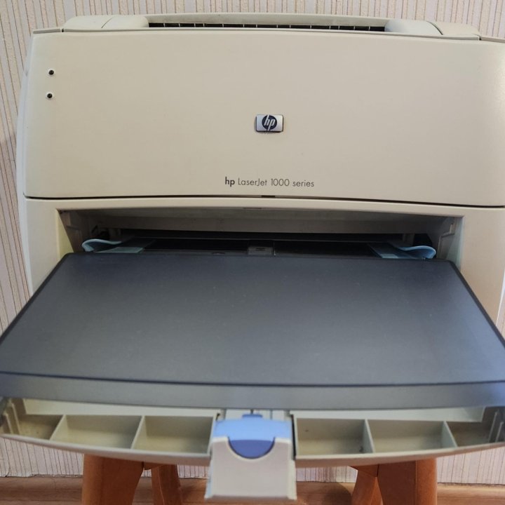 Лазерный принтер HP LaserJet 1000