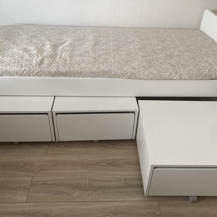 Детская кровать IKEA с матрасом фирмы аскона
