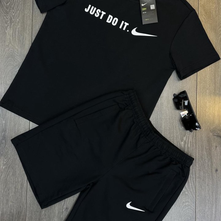 Летний костюм Nike шорты + футболка