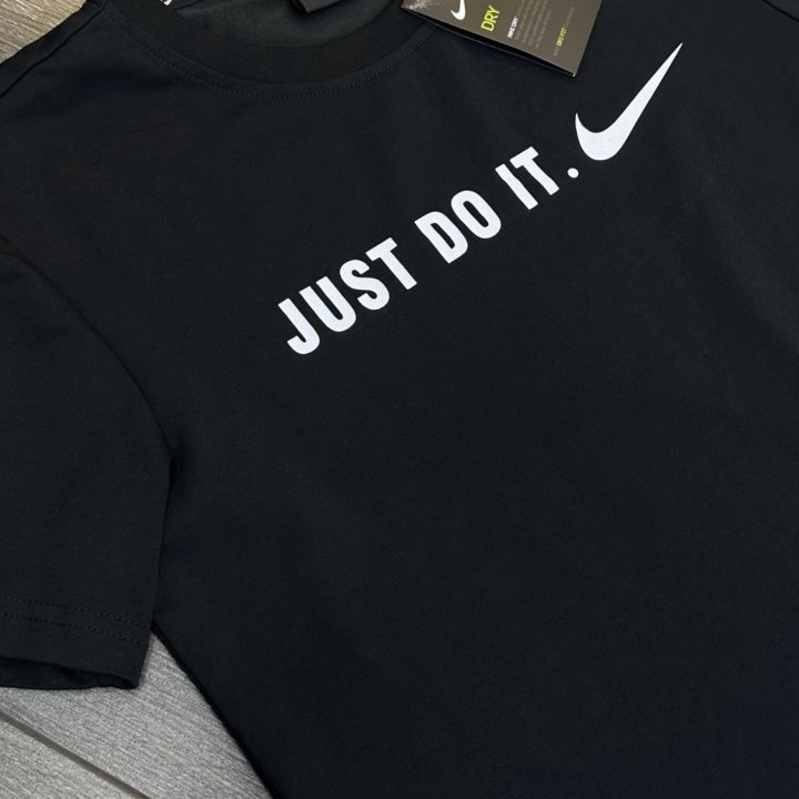 Летний костюм Nike шорты + футболка