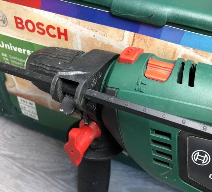 Дрель ударная Bosch UniversalImpact 700 Ватт