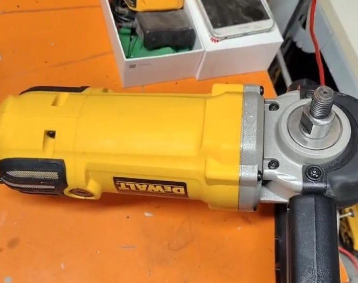 Полировальная машинка DeWalt dwp849x